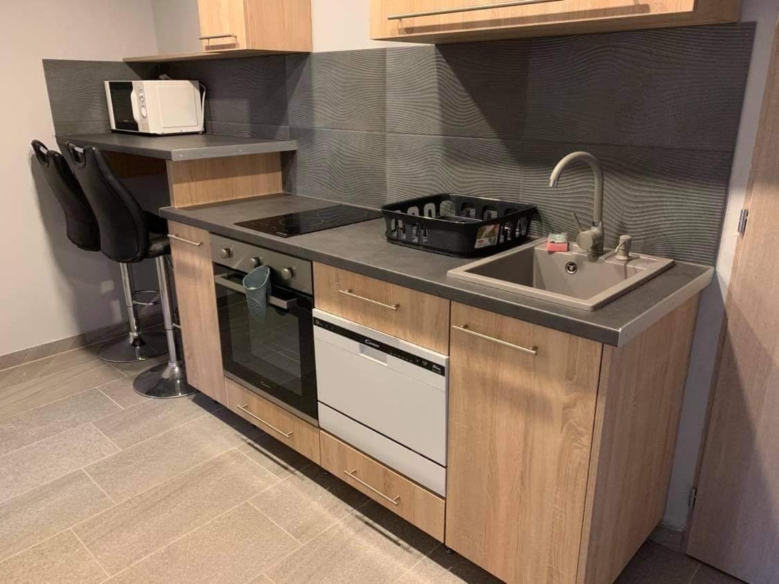 Beregi Apartman Tiszaújváros Buitenkant foto